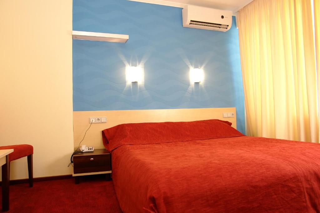 7 Days Hotel Kamyanets-Podilskyi Phòng bức ảnh