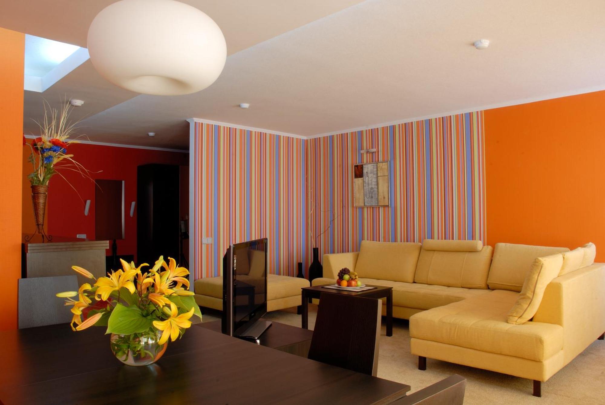 7 Days Hotel Kamyanets-Podilskyi Ngoại thất bức ảnh