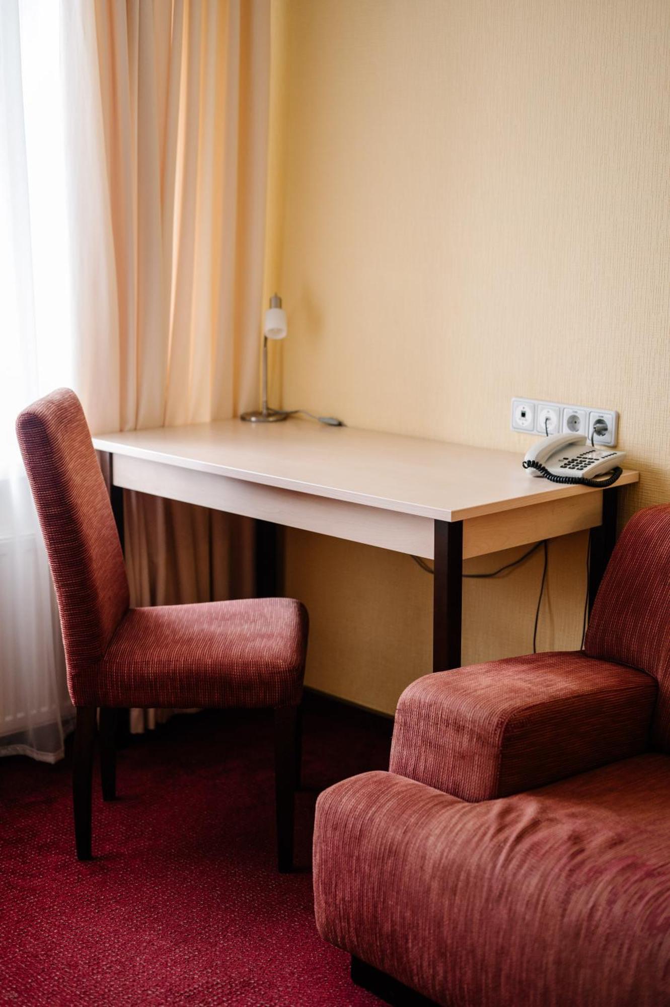 7 Days Hotel Kamyanets-Podilskyi Ngoại thất bức ảnh