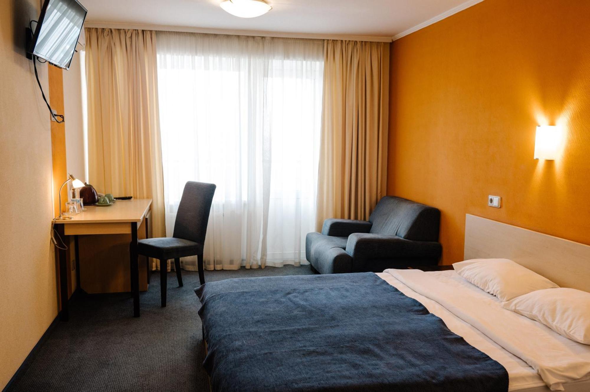 7 Days Hotel Kamyanets-Podilskyi Ngoại thất bức ảnh