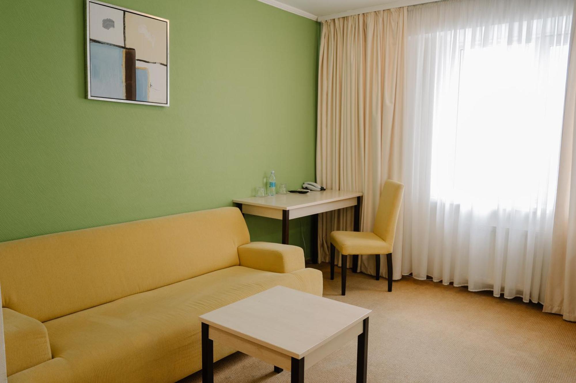 7 Days Hotel Kamyanets-Podilskyi Ngoại thất bức ảnh