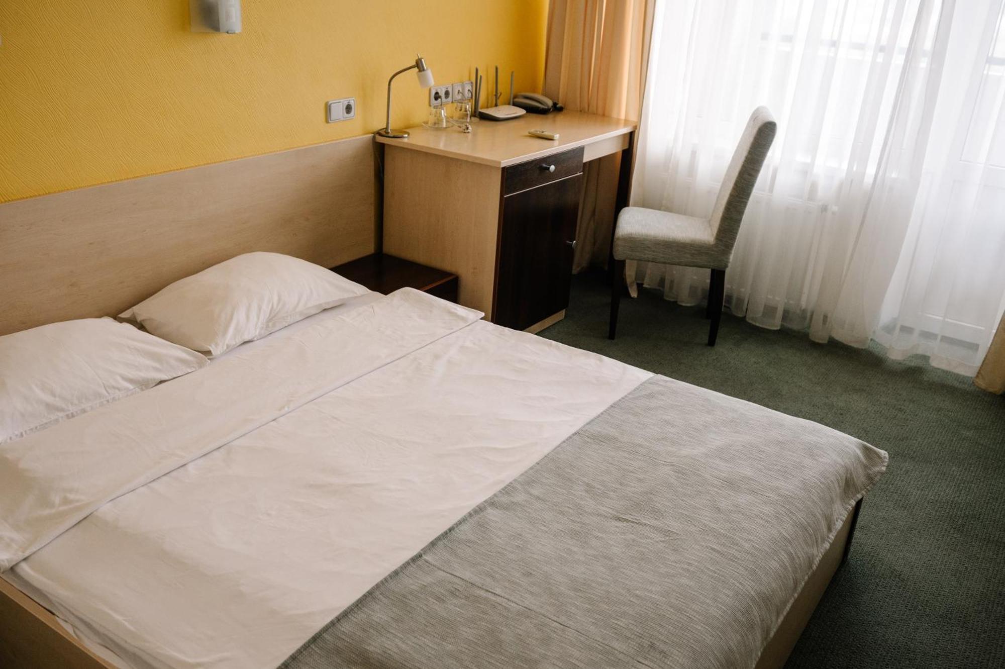 7 Days Hotel Kamyanets-Podilskyi Ngoại thất bức ảnh