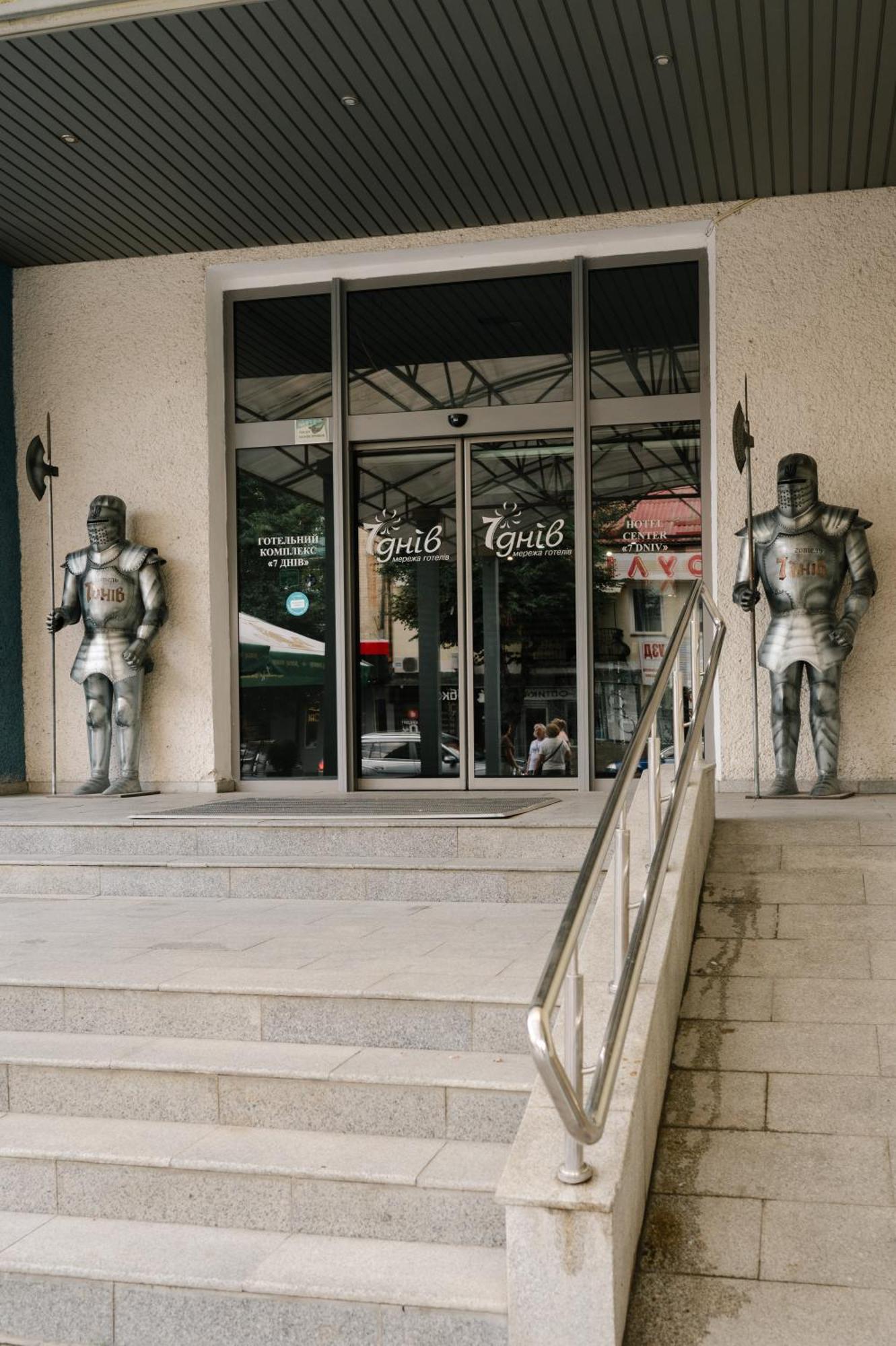 7 Days Hotel Kamyanets-Podilskyi Ngoại thất bức ảnh