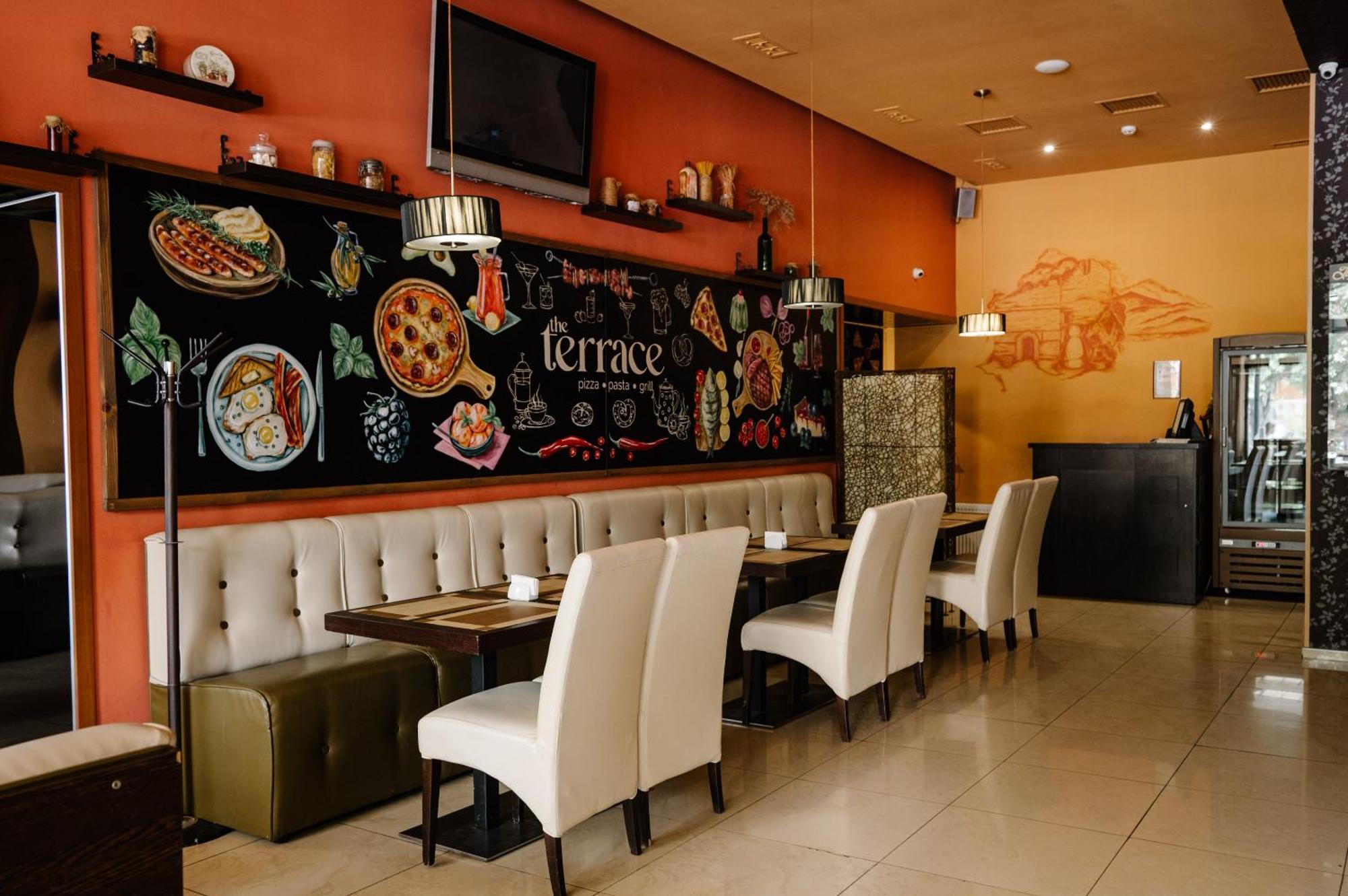 7 Days Hotel Kamyanets-Podilskyi Ngoại thất bức ảnh