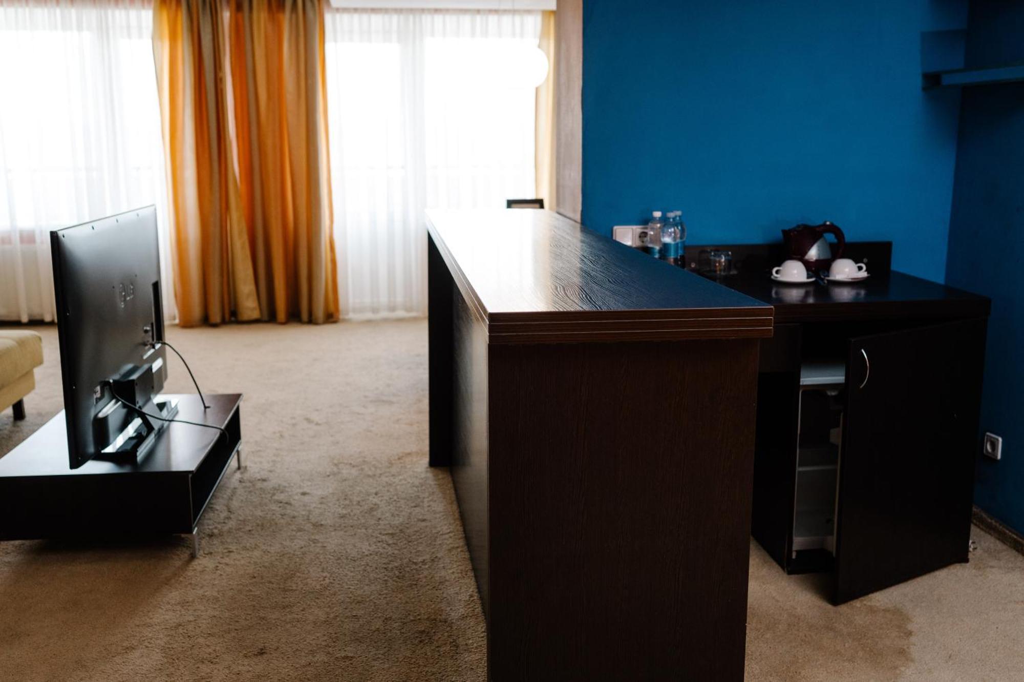 7 Days Hotel Kamyanets-Podilskyi Ngoại thất bức ảnh