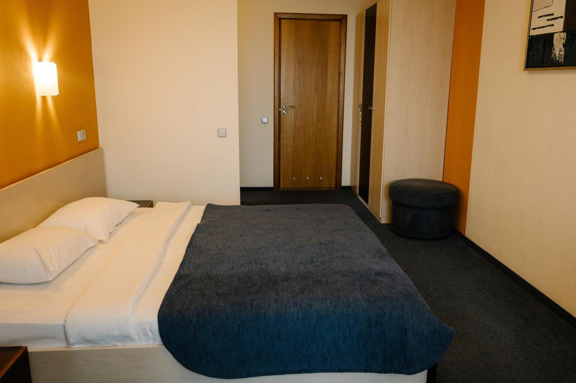 7 Days Hotel Kamyanets-Podilskyi Ngoại thất bức ảnh