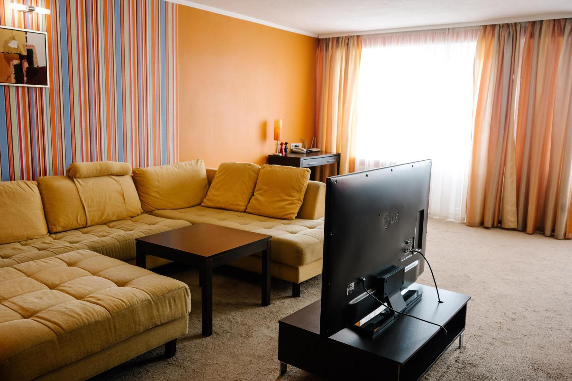 7 Days Hotel Kamyanets-Podilskyi Ngoại thất bức ảnh